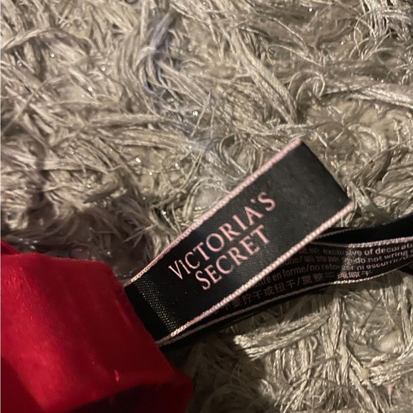 Victoria’s Secret red lace bra, never worn - Picture 3 of 4